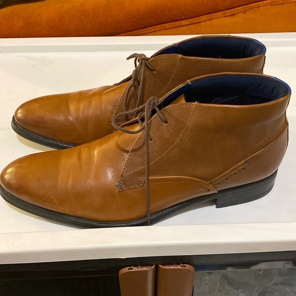 TED BAKER Leather Chukka Boots size 10.5 like new